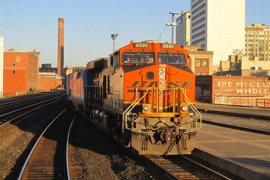 190 70 Train 28 Limps Into Spokane with BNSF Power